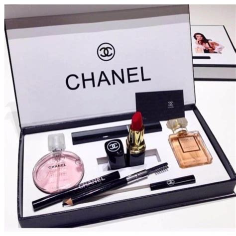 CHANEL Beauty Gift Sets .